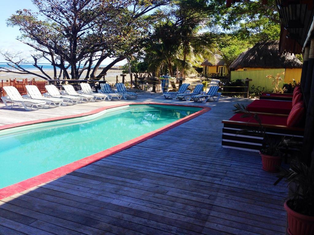 Funky Fish Beach & Surf Resort Solevu Exterior photo