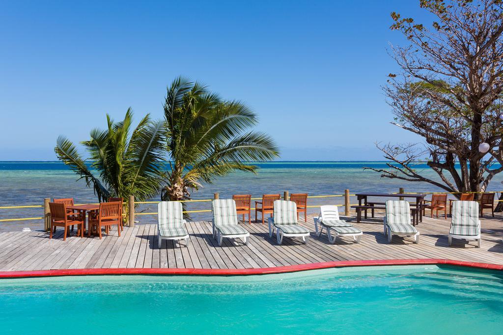 Funky Fish Beach & Surf Resort Solevu Exterior photo
